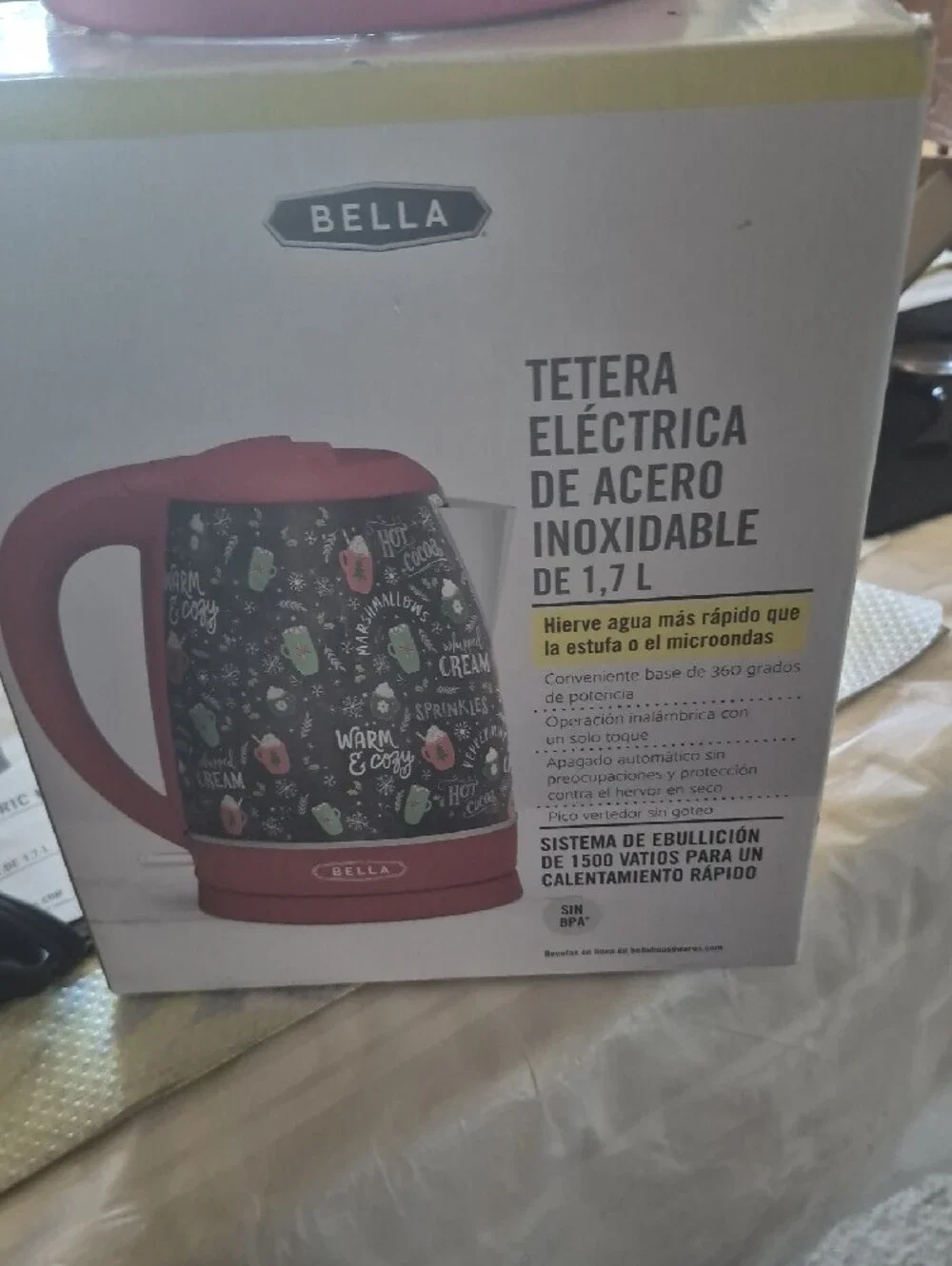bella Red & Green Holiday-Themed Electric Kettle